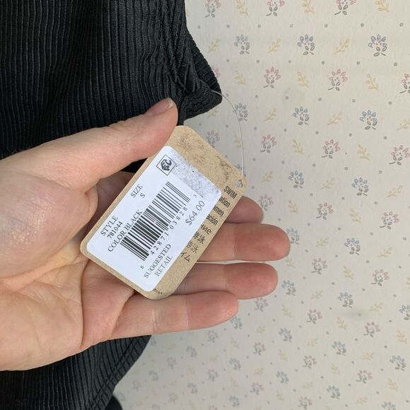 NEW! Reebok Classic Ribbed One-Piece Swimsuit Bathing Suit Swim Black Small PW13 - Picture 4 of 7